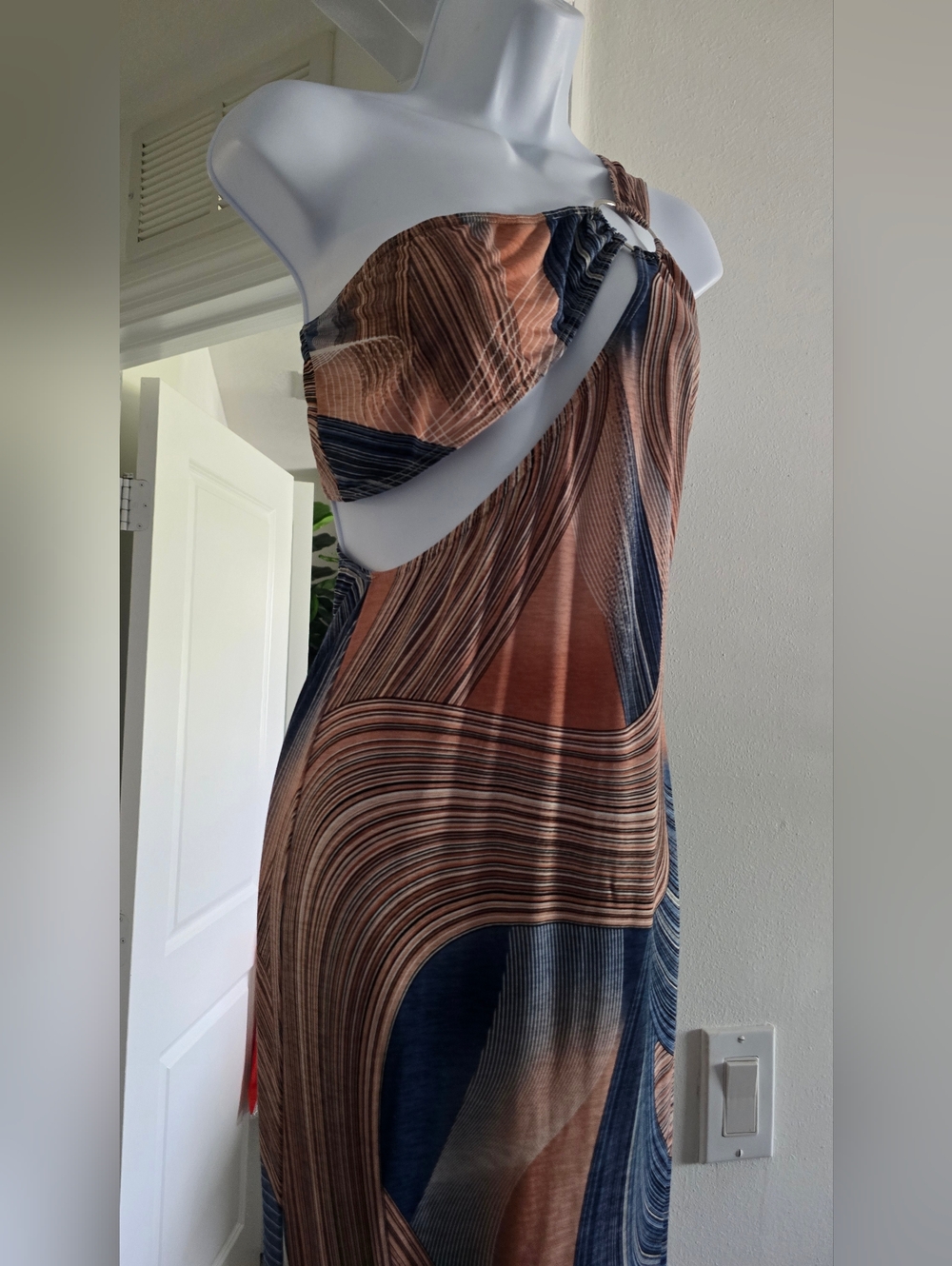 Goodtime USA one-Shoulder O-ring Abstract Print Maxi Dress in pink and navy - M - Picture 3 of 5